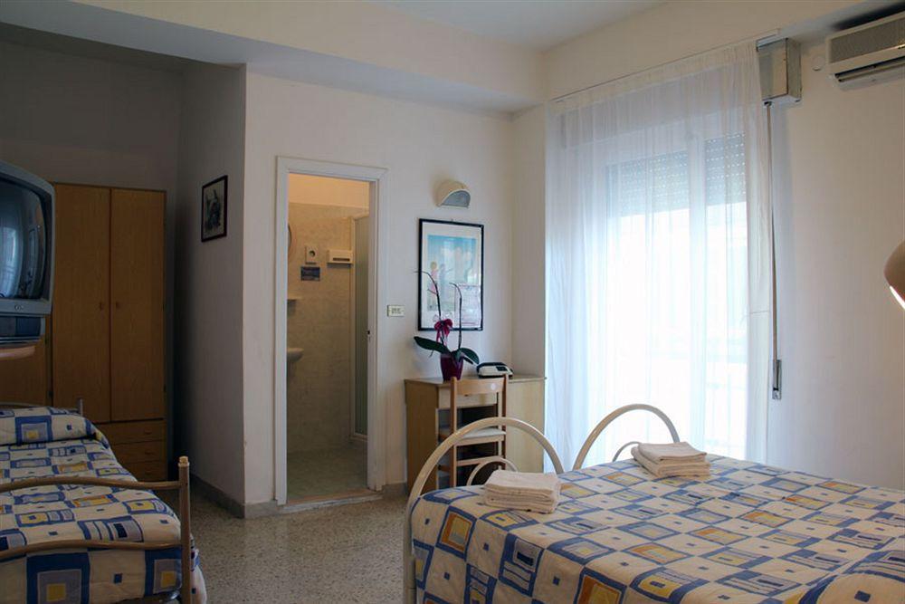 Hotel Gemini Rimini Extérieur photo