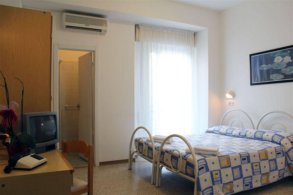 Hotel Gemini Rimini Extérieur photo