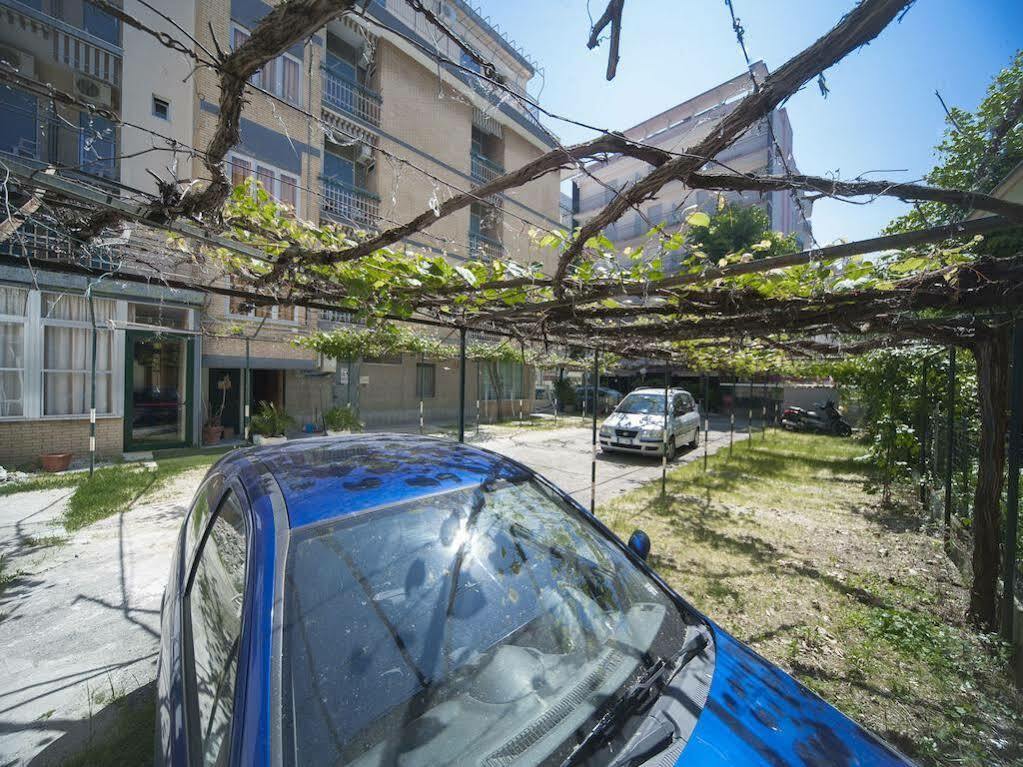 Hotel Gemini Rimini Extérieur photo